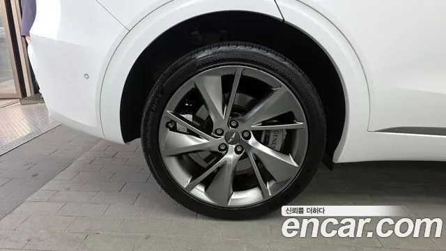 Genesis GV70 2.2 Дизель 2WD — Фото автомобиля 3