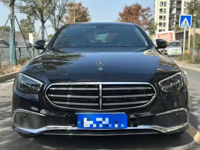 Mercedes-Benz E-Class — Фото автомобиля 2