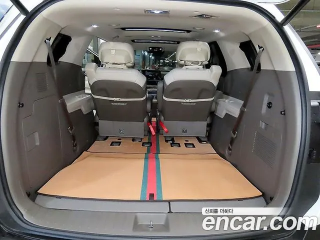 Kia Canival — Фото автомобиля 15