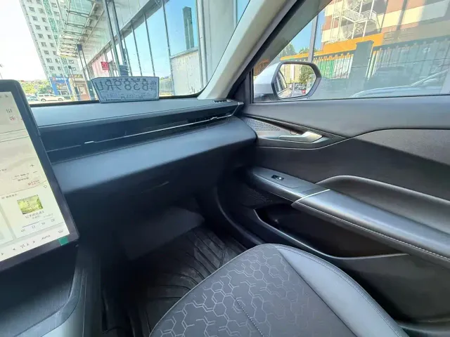 Changan Qiyuan A05 — Фото автомобиля 9