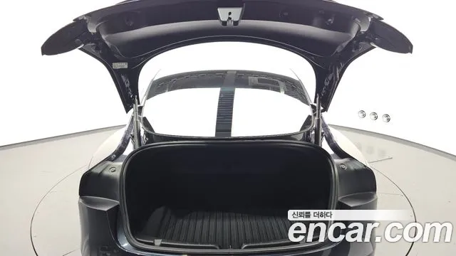 Tesla Model 3 — Фото автомобиля 30
