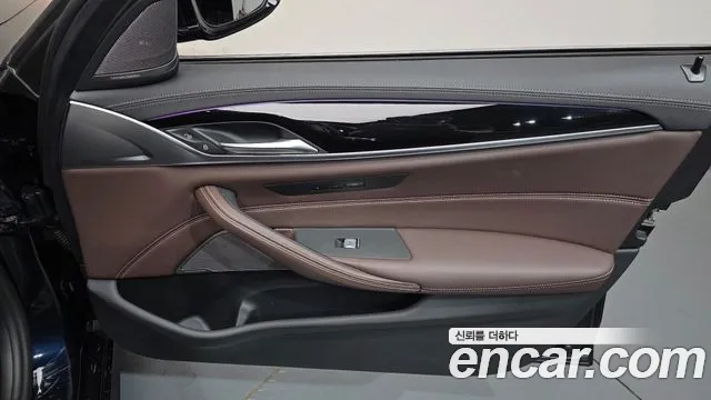 BMW 5 Series G30 — Фото автомобиля 13