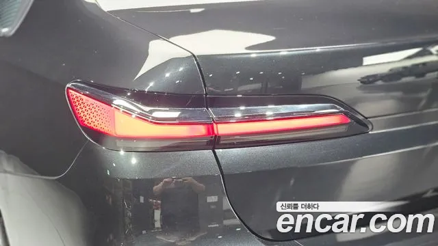 BMW 7 Series G70 — Фото автомобиля 7