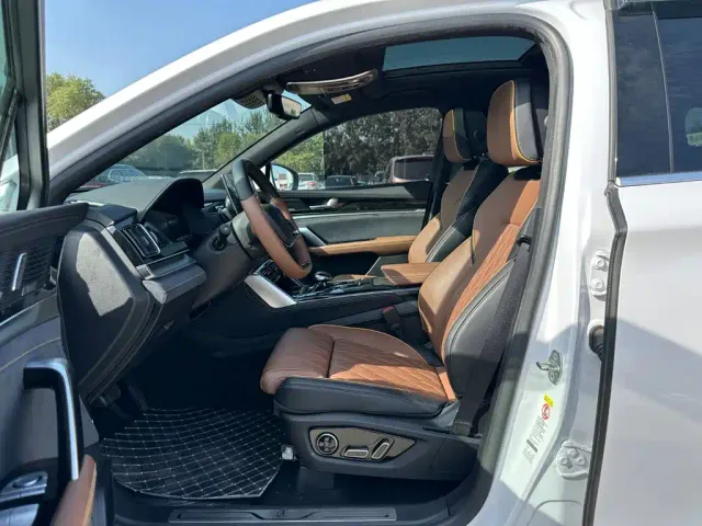 BYD Tang — Фото автомобиля 9