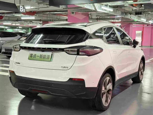 Geely Geometry M6 — Фото автомобиля 6