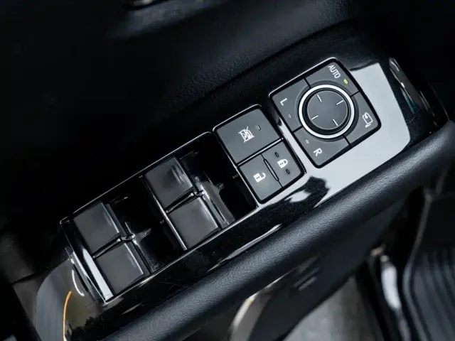 Lexus LM — Фото автомобиля 26