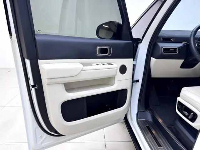 Li Auto MEGA — Фото автомобиля 8