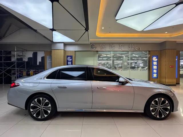 Mercedes-Benz E-Class — Фото автомобиля 4