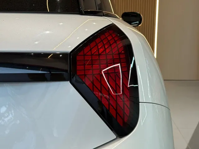 MINI Electric MINI ACEMAN — Фото автомобиля 13