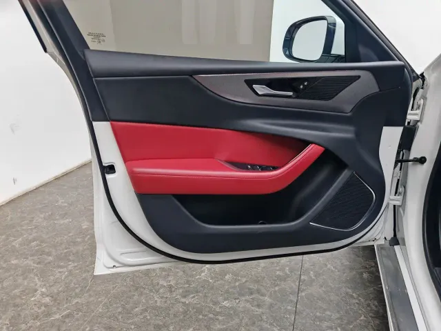 Jaguar XEL — Фото автомобиля 19
