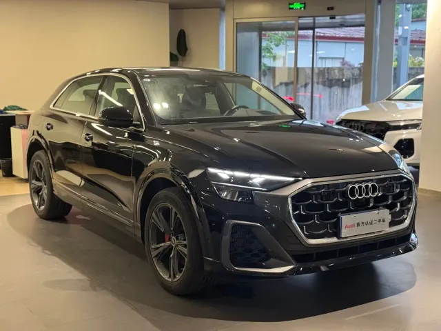 Audi Q8 — Фото автомобиля 3