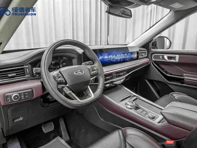 Ford Explorer — Фото автомобиля 12