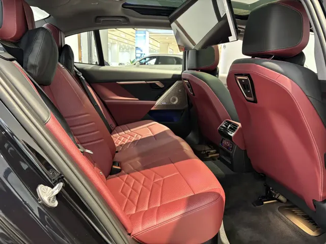 BMW 5 Series — Фото автомобиля 16