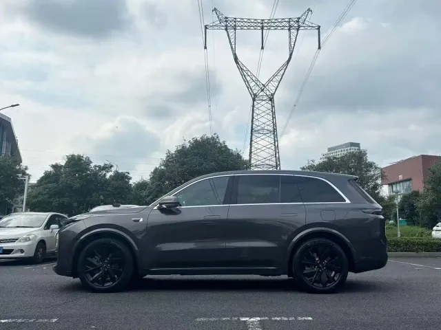 Li Auto L8 — Фото автомобиля 2
