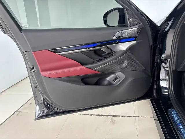 BMW 5 Series — Фото автомобиля 10