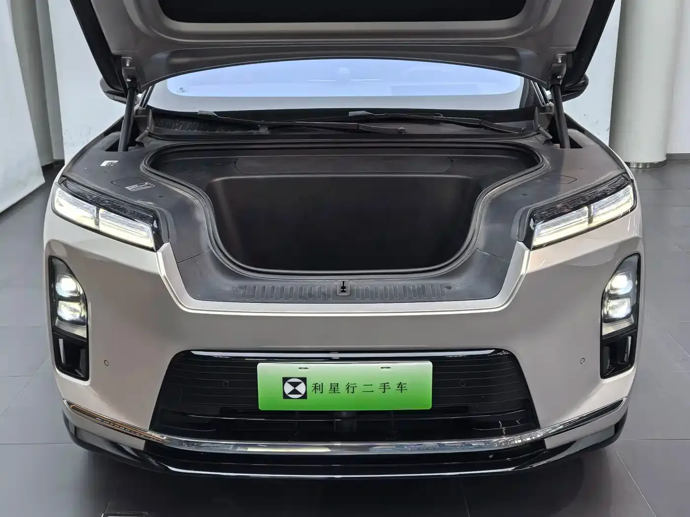 NIO NIO ES8 2025 Base Model — Фото автомобиля 21