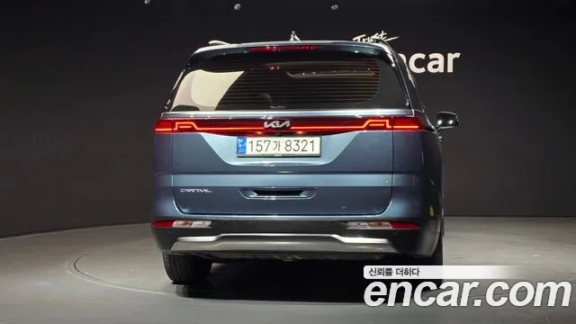 Kia Carnival Generation 4 — Фото автомобиля 4