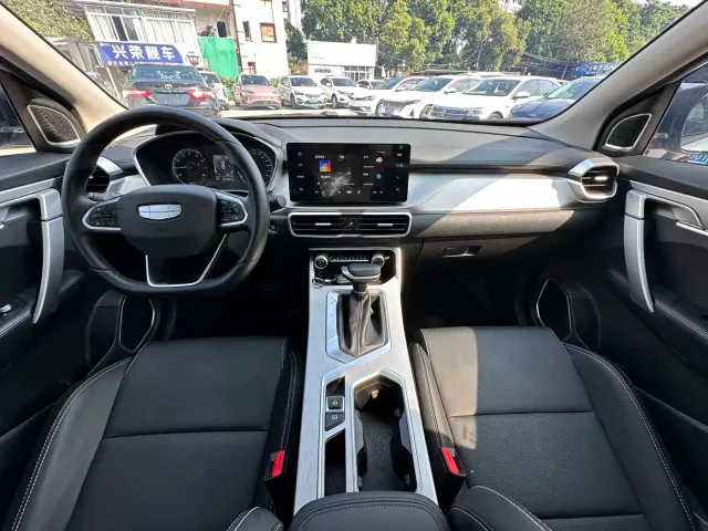 Geely Binyue — Фото автомобиля 13