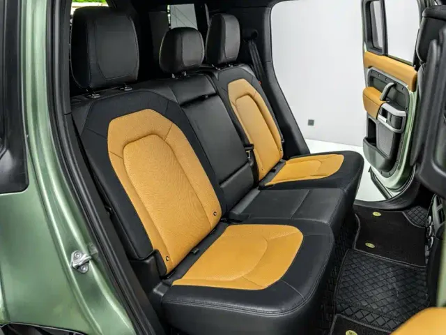 Land Rover Defender — Фото автомобиля 23