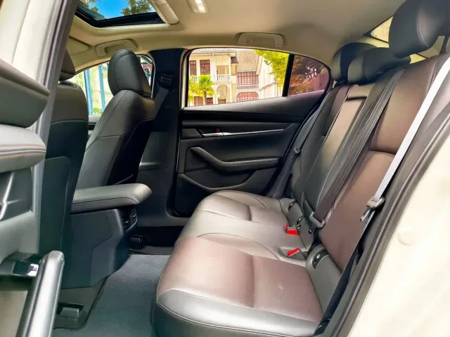 Mazda Axela — Фото автомобиля 8