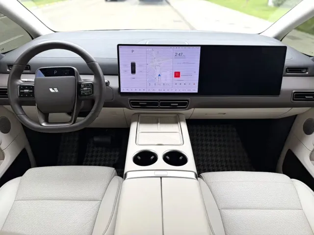 Li Auto MEGA — Фото автомобиля 3