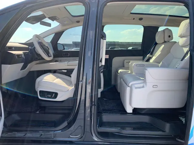 Li Auto MEGA — Фото автомобиля 9