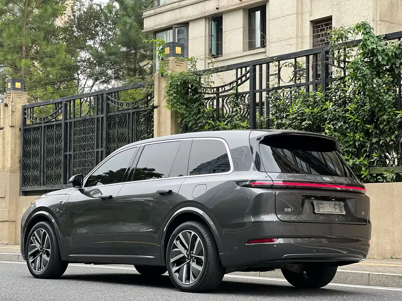 Li Auto Li Xiang L9 2022 Max — Фото автомобиля 4