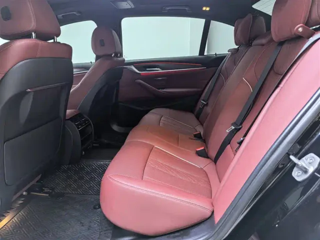 BMW 5 Series — Фото автомобиля 10
