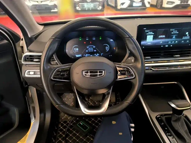 Geely Emgrand — Фото автомобиля 10