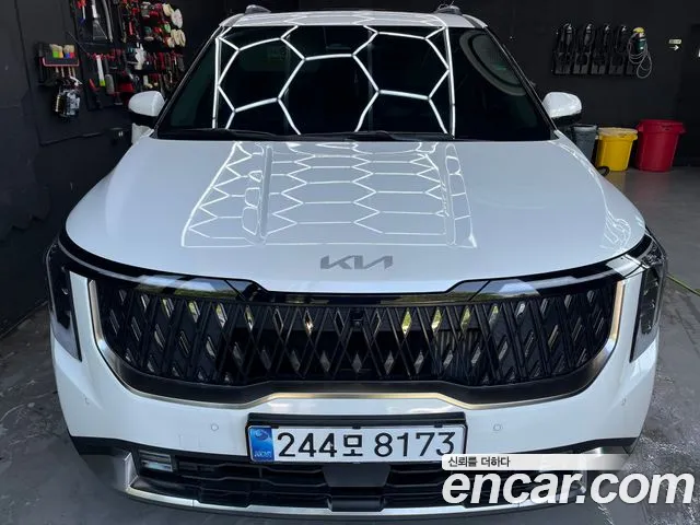 Kia Carnival Generation 4 — Фото автомобиля 3