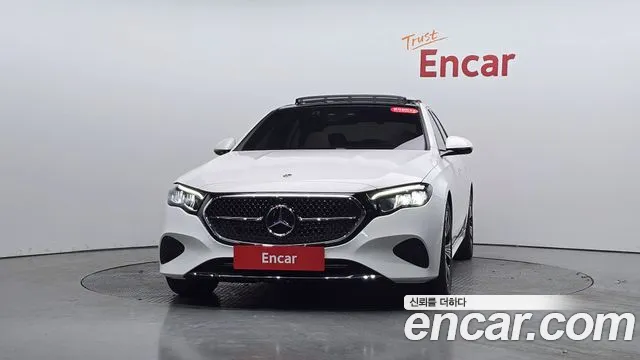 Фотография автомобиля — Mercedes-Benz E-Class