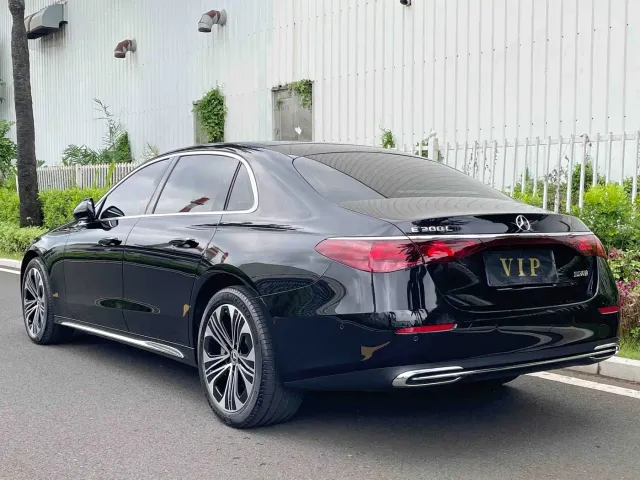 Mercedes-Benz E-Class — Фото автомобиля 9