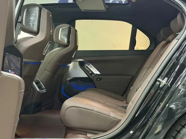 BMW 7 Series — Фото автомобиля 7