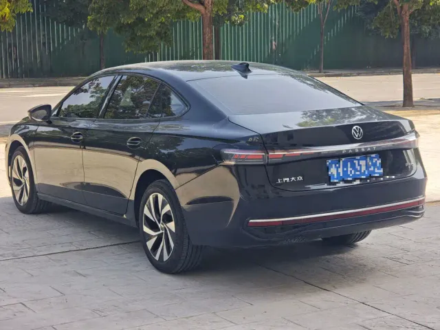 Volkswagen Passat — Фото автомобиля 9