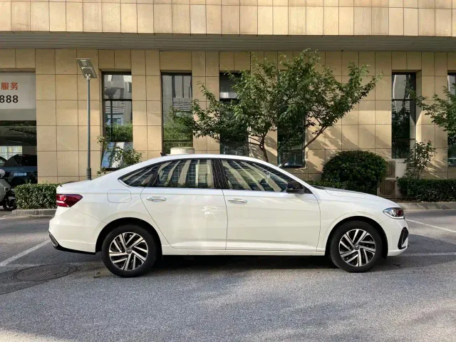 Volkswagen Lavida — Фото автомобиля 7