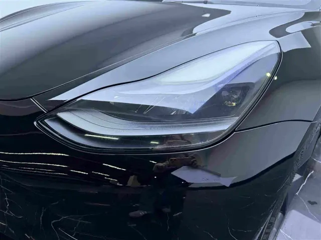 Tesla Model 3 — Фото автомобиля 21