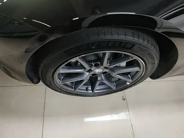Tesla Model 3 — Фото автомобиля 22