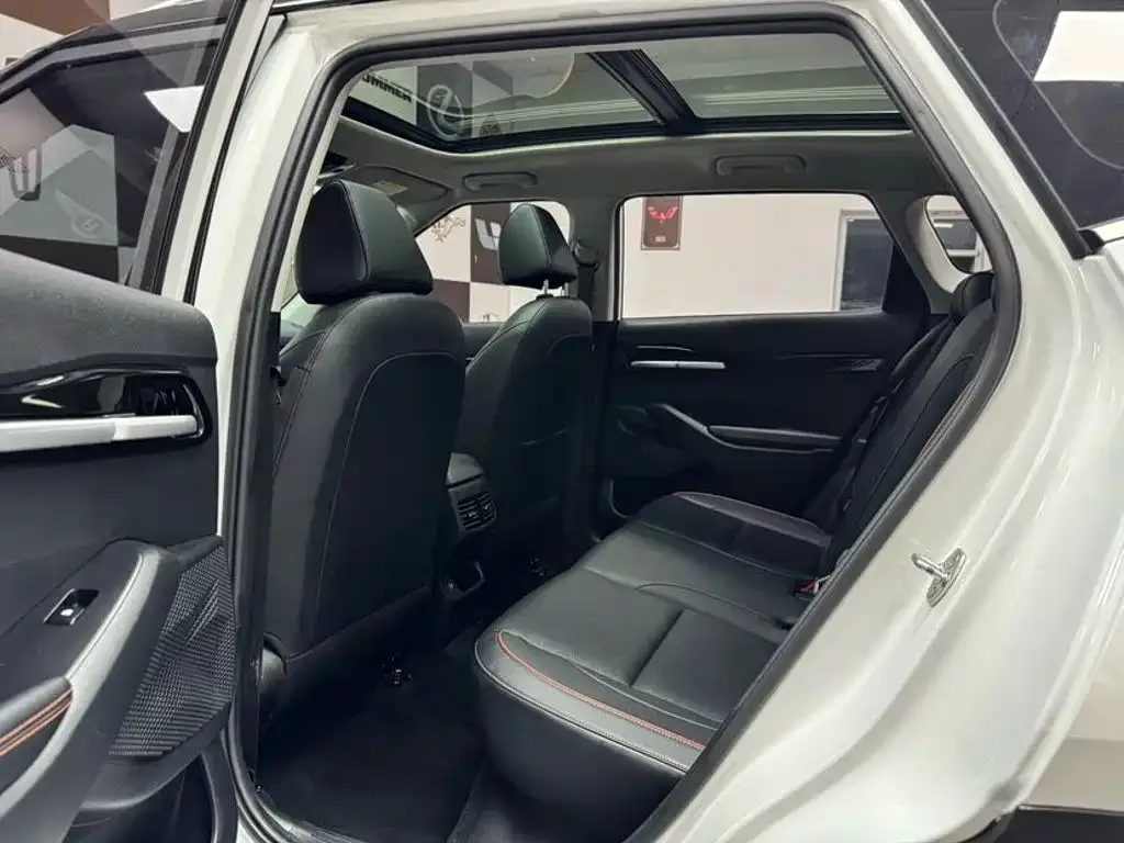 Kia Seltos 2023 1.5L CVT Luxury Edition — Фото автомобиля 8