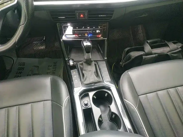 Volkswagen Passat — Фото автомобиля 9