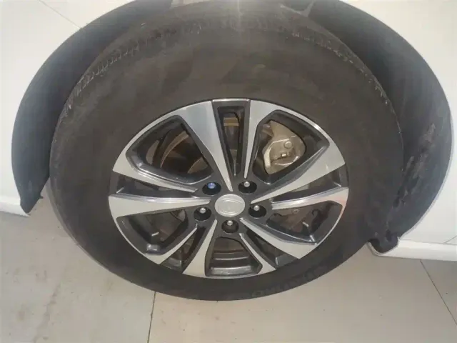Changan Eado — Фото автомобиля 22