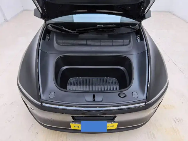 Tesla Model Y — Фото автомобиля 18