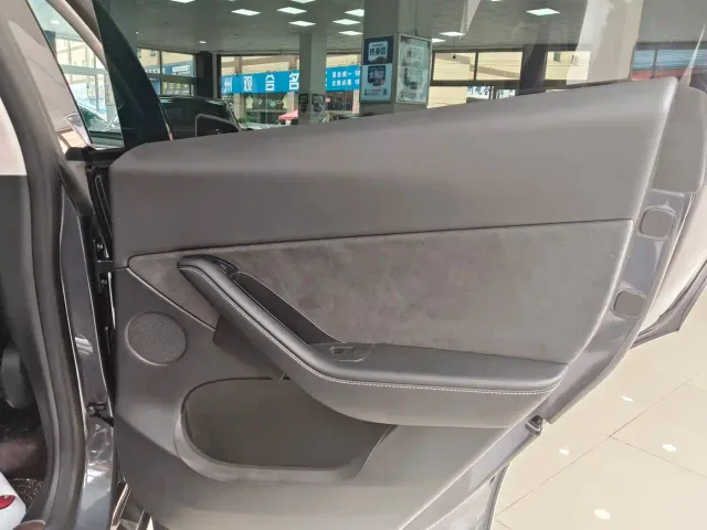 Tesla Model Y — Фото автомобиля 13