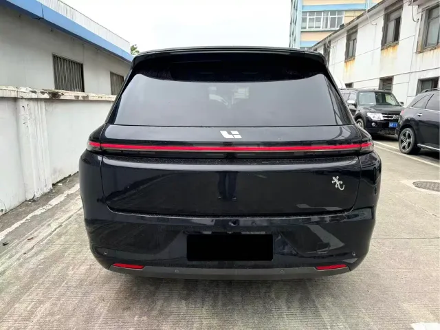 Li Auto L8 — Фото автомобиля 9