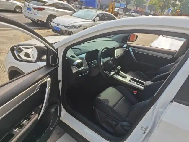 Geely Binyue — Фото автомобиля 15