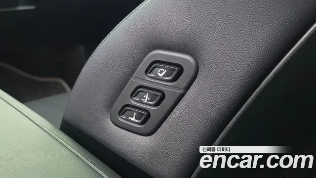 Hyundai Grandeur Grandeur (GN7) 3.5 Бензин 4WD — Фото автомобиля 30