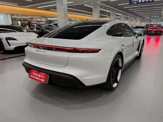 Porsche Taycan — Фото автомобиля 6