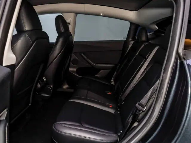 Tesla Model Y — Фото автомобиля 10