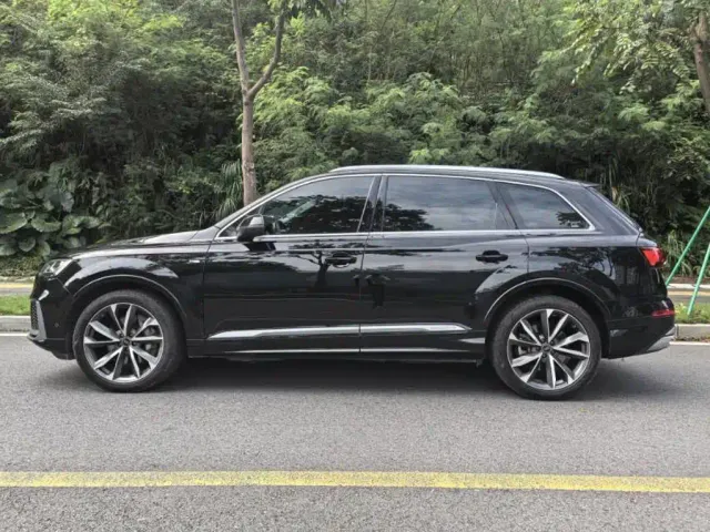 Audi Q7 — Фото автомобиля 4