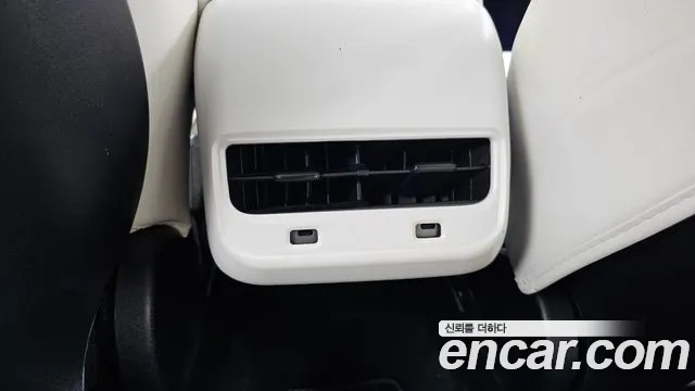 Tesla Model Y — Фото автомобиля 27