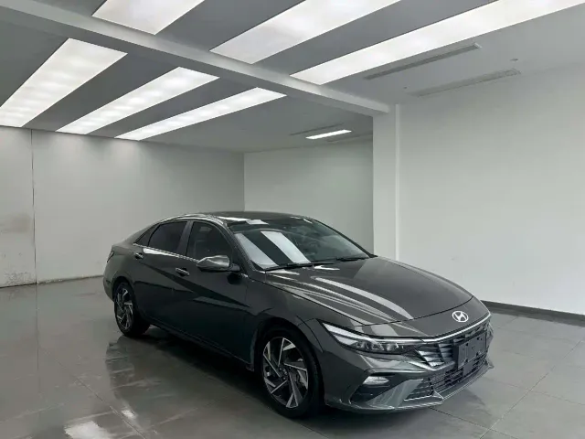 Hyundai Elantra — Фото автомобиля 3